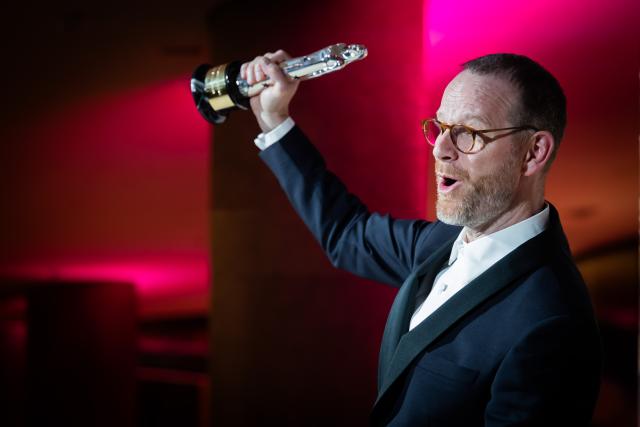 17 January 2026, Berlin: Norwegian film director Joachim Trier is honored in the category "European Discovery" "European Director" at the 38th European Film Awards at the House of World Cultures. Photo: Christoph Soeder/dpa