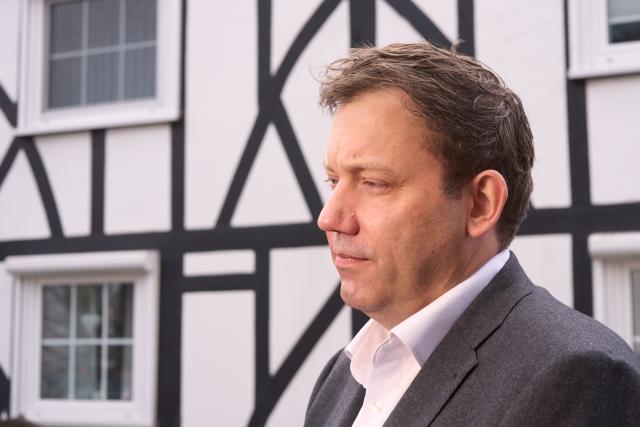18 January 2026, Rhineland-Palatinate, Daaden: German Finance Minister Lars Klingbeil gives interviews after the New Year's reception of the SPD Altenkirchen in Daaden. Photo: Thomas Frey/dpa