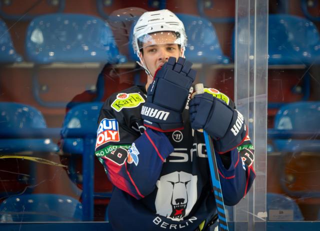 FILED - 11 August 2025, Berlin: Eisbaeren Berlin's Kai Wissmann pictured during the Berlin ice hockey club's public training session at the Wellblech Arena (Welli). Photo: Soeren Stache/dpa