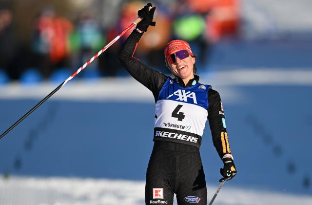 18 January 2026, Thuringia, Oberhof: Germany's Nathalie Armbruster celebrates her third place at the finish line of the Women's 10 km classic competition of the FIS Cross-Country Skiing World Cup in Oberhof. Photo: Hendrik Schmidt/dpa