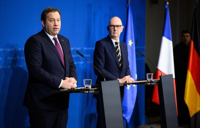 19 January 2026, Berlin: Lars Klingbeil (L), German Minister of Finance, and Roland Lescure, French Minister of Finance and Economy, speak at a press conference at the Federal Ministry of Finance on the occasion of the Franco-German retreat. Photo: Bernd von Jutrczenka/dpa