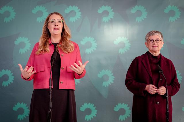 19 January 2026, Berlin: Katharina Droege (L), parliamentary group leader of Alliance 90/The Greens, and Britta Hasselmann, parliamentary group leader of Alliance 90/The Greens, give a press conference at the start of the Green parliamentary group executive committee meeting. Photo: Kay Nietfeld/dpa