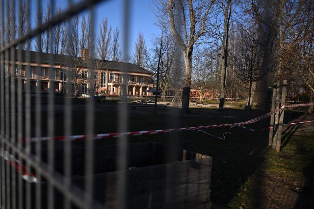 19 January 2026, Berlin: Exterior shot of a daycare center in Niederschoeneweide, where a child dies in an accident. Photo: Britta Pedersen/dpa
