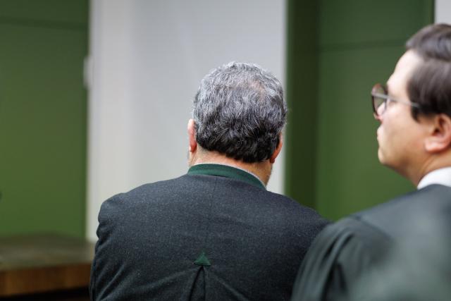19 January 2026, Bavaria, Munich: An accused railway employee (L) stands next to his lawyer Maximilian Heim in the courtroom of Munich Regional Court II before the start of the trial concerning the fatal train accident in Garmisch-Partenkirchen on June 3, 2022. Two railway employees are charged with negligent homicide and negligent bodily injury. Photo: Matthias Balk/dpa