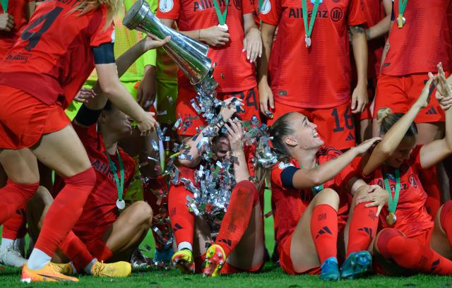 FILED - 25 August 2024, Saxony, Dresden: (L-R) Bayern Munich's Glodis Perla Viggosdottir, Jovana Damnjanovic, Sarah Zadrazil, Georgia Stanway, and Klara Bühl celebrate with the trophy after their victory in the German Cup soccer match between FC Bayern Munich and VfL Wolfsburg at Rudolf-Harbig-Stadion. The combined revenues of the top ranked women's football clubs generated more than ·150 million ($175 million) for the first time in 2025, consultancy firm Deloitte said on Monday. Photo: Robert Michael/dpa
