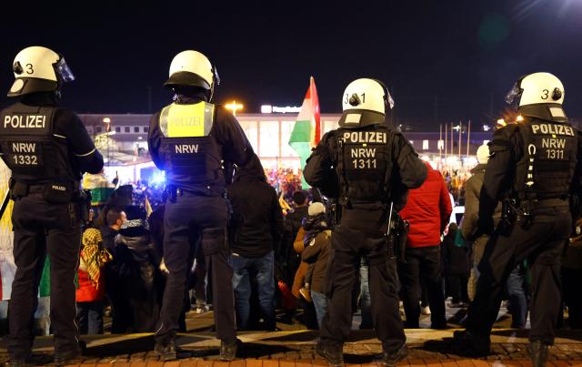 20 January 2026, North Rhine-Westphalia, Dortmund: Police officers observe a pro-Kurdish demonstration under the slogan "Against the killing of innocent people, civilians, and children." Photo: Alex Talash/dpa