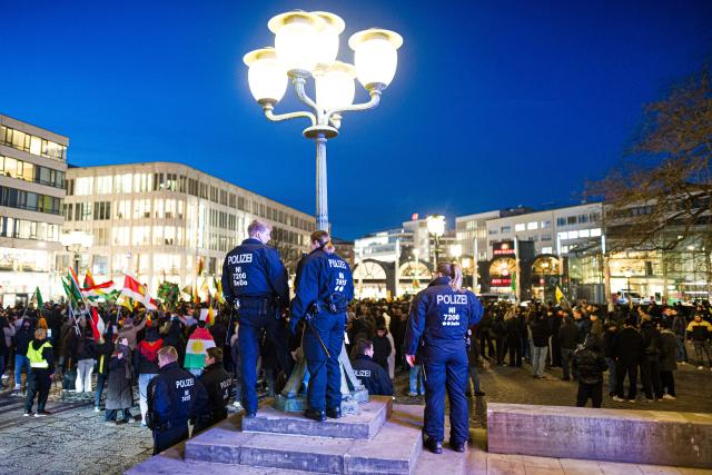 21 January 2026, Lower Saxony, Hanover: Police forces secure the Opernplatz during a pro-Kurdish demonstration against violence in northern Syria. Photo: Moritz Frankenberg/dpa