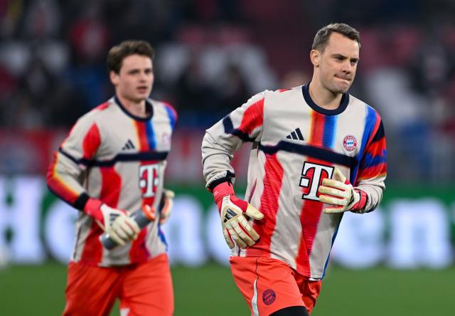 21 January 2026, Bavaria, Munich: Bayern Munich goalkeepers Manuel Neuer (R) and Jonas Urbig warm up prior to the start of the UEFA Champions League soccer match between Bayern Munich and Union St. Gilloise at the Allianz Arena. Photo: Sven Hoppe/dpa
