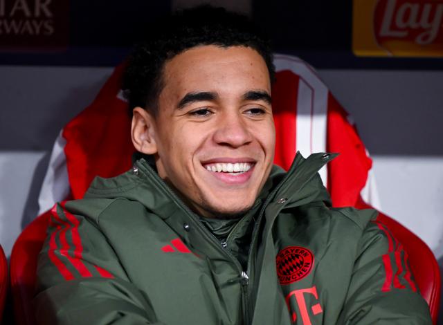 21 January 2026, Bavaria, Munich: Bayern Munich'S Jamal Musiala sits on the bench laughing before the UEFA Champions League soccer match between Bayern Munich and Union St. Gilloise at the Allianz Arena. Photo: Sven Hoppe/dpa