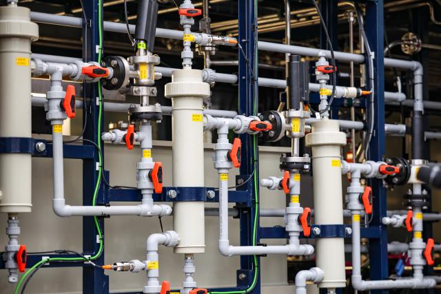 FILED - 20 November 2025, North Rhine-Westphalia, Duisburg: View of technical setups in the new test facility, which can produce methane from green hydrogen and carbon dioxide from the air, at the Center for Fuel Cell Technology (ZBT). Photo: Christoph Reichwein/dpa