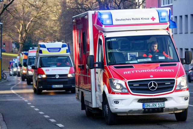 22 January 2026, North Rhine-Westphalia, Aachen: A convoy of ambulances drives through the evacuation area before defusing an aerial bomb. Before defusing the 250-kilogram aerial bomb discovered during construction work, the area around the site is to be evacuated within a 400-meter radius. Photo: Henning Kaiser/dpa