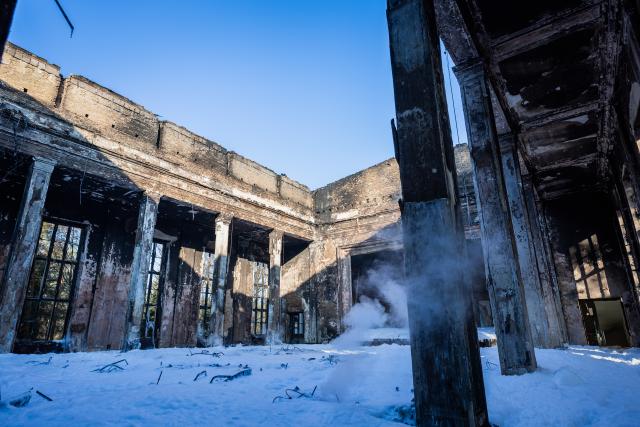 22 January 2026, Brandenburg, Wandlitz: A view of the burnt-out large hall of the teaching building on the Bogensee site, covered in extinguishing foam. The former teaching building belonged to the former Free German Youth (FDJ) college in GDR times. The former villa of Nazi propaganda minister J. Goebbels is also located in the immediate vicinity on the Bogensee site. Photo: Christoph Soeder/dpa