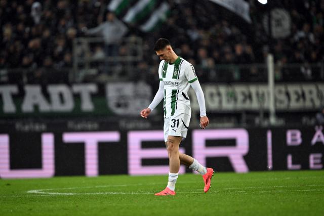 FILED - 07 December 2024, North Rhine-Westphalia, Moenchengladbach: Borussia Moenchengladbach's Tomas Cvancara leaves the pitch after receiving a yellow-red card during the German Bundesliga soccer match between Borussia Moenchengladbach and Borussia Dortmund at Stadion im Borussia-Park. Celtic have announced the signing of Borussia Mönchengladbach striker Tomas Cvancara on loan for the rest of the season. Photo: Federico Gambarini/dpa