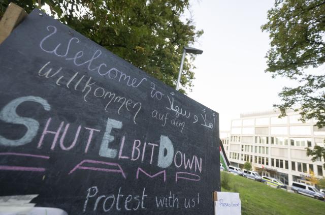 FILED - 20 September 2025, Baden-Wuerttemberg, Ulm: A sign reading "Welcome to ShutElbitDown Camp!" stands at a protest camp in front of an office building that houses, among other things, offices of the arms manufacturer Elbit Systems. Prosecutors in the German city of Stuttgart on Thursday announced charges, including membership in a criminal organization and damage to property, against five people in connection with an attack on an Israeli arms company last year. Photo: Marijan Murat/dpa