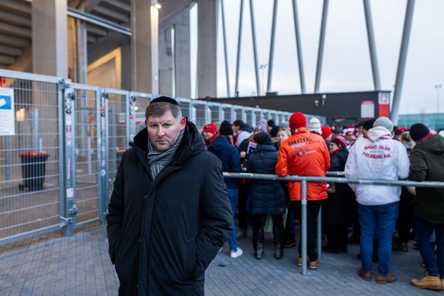 22 January 2026, Baden-Wuerttemberg, Freiburg im Breisgau: The Chief Rabbi and Police Rabbi Moshe Flomenmann stands outside the Europa-Park Stadium ahead of the UEFA Europa League soccer match between SC Freiburg and Maccabi Tel Aviv at Europa-Park Stadium. Photo: Philipp von Ditfurth/dpa