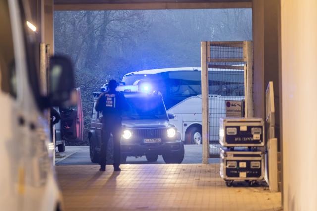 22 January 2026, Baden-Wuerttemberg, Freiburg im Breisgau: The bus carrying the Maccabi Tel Aviv players arrives at the Europa-Park Stadium under police escort ahead of the UEFA Europa League soccer match between SC Freiburg and Maccabi Tel Aviv. Photo: Philipp von Ditfurth/dpa