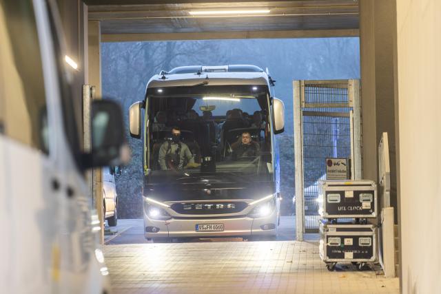 22 January 2026, Baden-Wuerttemberg, Freiburg im Breisgau: The bus carrying the Maccabi Tel Aviv players arrives at the Europa-Park Stadium under police escort ahead of the UEFA Europa League soccer match between SC Freiburg and Maccabi Tel Aviv. Photo: Philipp von Ditfurth/dpa