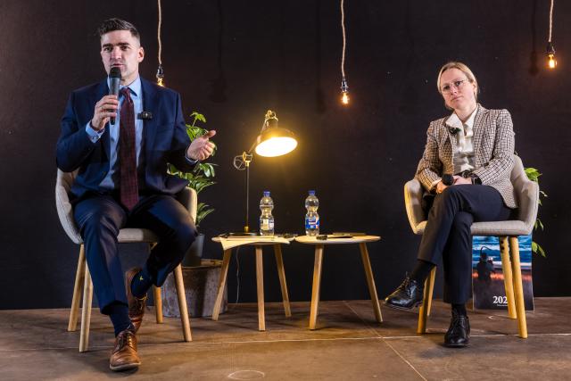 22 January 2026, Brandenburg, Vetschau: Austrian far-right extremist political activist, and leader of the Identitarian Movement of Austria Martin Sellner (L) and Member of the State Parliament of Brandenburg Lena Kotre speak at a press conference before his lecture on "Remigration." Photo: Frank Hammerschmidt/dpa