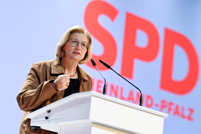 24 January 2026, Rhineland-Palatinate, Kaiserslautern: Anke Rehlinger, Saarland's Minister President, speaks at the Rhineland-Palatinate SPD state party conference in the Fritz Walter Stadium. Photo: Uwe Anspach/dpa