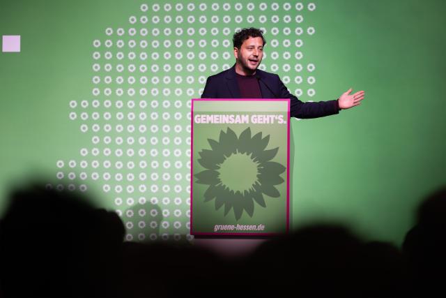24 January 2026, Hesse, Marburg: Felix Banaszak, Federal Chairman of Alliance 90/The Greens, gives a speech at the state party conference of Alliance 90/The Greens Hesse in the Lokschuppen. The focus of the party conference is on the local elections in March. Photo: Christian Lademann/dpa