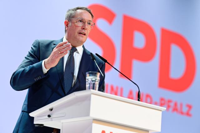 24 January 2026, Rhineland-Palatinate, Kaiserslautern: Alexander Schweitzer, Minister President of Rhineland-Palatinat, speaks at the Rhineland-Palatinate SPD state party conference in the Fritz Walter Stadium. Photo: Uwe Anspach/dpa