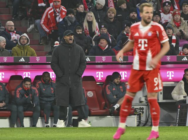24 January 2026, Bavaria, Munich: Bayern Munich coach Vincent Kompany (L) shouts from the sideline next to Harry Kane during the German Bundesliga soccer match between FC Bayern Munich and FC Augsburg at Allianz Arena. Photo: Peter Kneffel/dpa - WICHTIGER HINWEIS: Gemäß den Vorgaben der DFL Deutsche Fußball Liga bzw. des DFB Deutscher Fußball-Bund ist es untersagt, in dem Stadion und/oder vom Spiel angefertigte Fotoaufnahmen in Form von Sequenzbildern und/oder videoähnlichen Fotostrecken zu verwerten bzw. verwerten zu lassen.