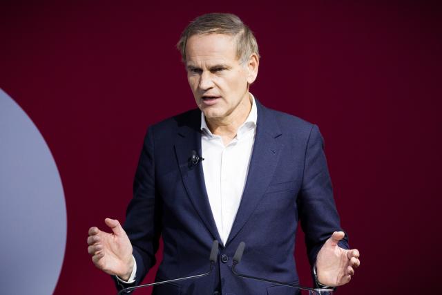 FILED - 27 November 2025, Lower Saxony, Wolfsburg: Chairman of the Board of Management of Volkswagen AG and Porsche AG Oliver Blume speaks at the "80 years of co-determination at VW" ceremony. Photo: Moritz Frankenberg/dpa