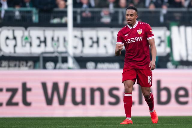 25 January 2026, North Rhine-Westphalia, Moenchengladbach: Stuttgart's Jamie Leweling celebrates after scoring his side's first goal of the game during the German Bundesliga soccer match between Borussia Moenchengladbach and VfB Stuttgart at Borussia-Park Stadium: Photo: Marius Becker/dpa - WICHTIGER HINWEIS: Gemäß den Vorgaben der DFL Deutsche Fußball Liga bzw. des DFB Deutscher Fußball-Bund ist es untersagt, in dem Stadion und/oder vom Spiel angefertigte Fotoaufnahmen in Form von Sequenzbildern und/oder videoähnlichen Fotostrecken zu verwerten bzw. verwerten zu lassen.