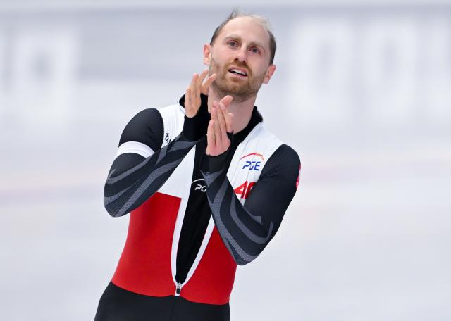 25 January 2026, Bavaria, Inzell: Poland's Damian Zurek celebrates his victory in the men's 500 m at the Speed Skating World Cup at the Max Aicher Arena. Photo: Sven Hoppe/dpa
