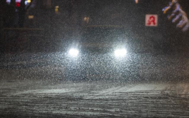 25 January 2026, Bavaria, Germering: A car drives through heavy snowfall. Snow is also expected to fall widely during the night. Photo: Stefan Puchner/dpa