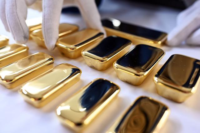 FILED - 20 March 2023, Baden-Württemberg, Pforzheim: Gold bars are on display at Agosi AG in Pforzheim. Photo: Uli Deck/dpa