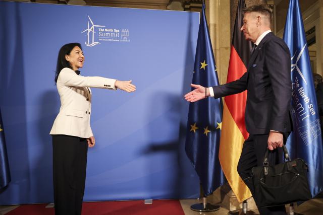 26 January 2026, Hamburg: Katherina Reiche, German Minister for Economic Affairs and Energy, welcomes Terje Aasland, Minister for Energy of Norway, to the summit meeting of the North Sea states in Hamburg. Photo: Christian Charisius/dpa