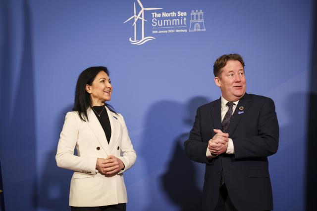26 January 2026, Hamburg: Katherina Reiche, German Minister for Economic Affairs and Energy, welcomes Darragh O'Brien, Minister for Climate, Energy and the Environment of Ireland, to the summit meeting of the North Sea states in Hamburg. Photo: Christian Charisius/dpa