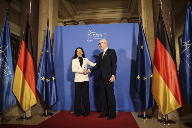 26 January 2026, Hamburg: Katherina Reiche, German Minister for Economic Affairs and Energy, welcomesRoland Lescure, Minister for the Economy, Finance and Industrial and Digital Sovereignty of France, to the summit meeting of the North Sea states in Hamburg. Photo: Christian Charisius/dpa