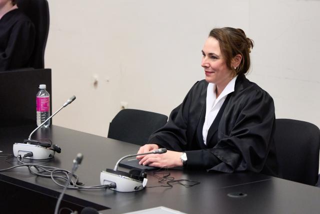 26 January 2026, Hamburg: Lawyer Katharina Gieseking, defending the accused S., sits in the courtroom before the verdict is announced. Following the knife attack at Hamburg Central Station on 23 May 2025, the defendant is charged with multiple counts of attempted manslaughter and multiple counts of grievous bodily harm. Photo: Georg Wendt/dpa