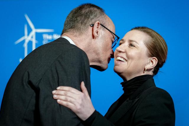 26 January 2026, Hamburg: Peter Tschentscher (L), First Mayor of Hamburg, and German Chancellor Friedrich Merz (R) receives Mette Frederiksen, Prime Minister of Denmark, at the summit of the North Sea states in Hamburg. Photo: Kay Nietfeld/dpa