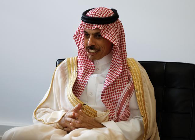 FILED - 27 August 2025, Berlin: Faisal bin Farhan Al-Saud, Foreign Minister of Saudi Arabia, talks to German Foreign Minister Wadephul during a meeting at the German Foreign Office in Berlin. Photo: Odd Andersen/AFP POOL/dpa