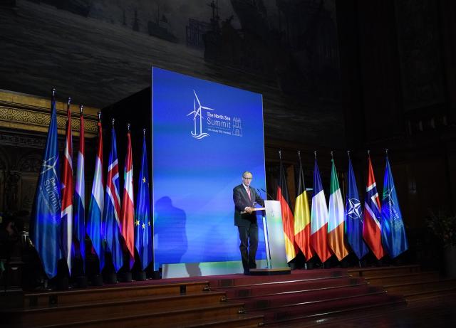 25 January 2026, Hamburg: German Chancellor Friedrich Merz speaks during an opening statement at at the summit of the North Sea states in Hamburg. Photo: Marcus Brandt/dpa