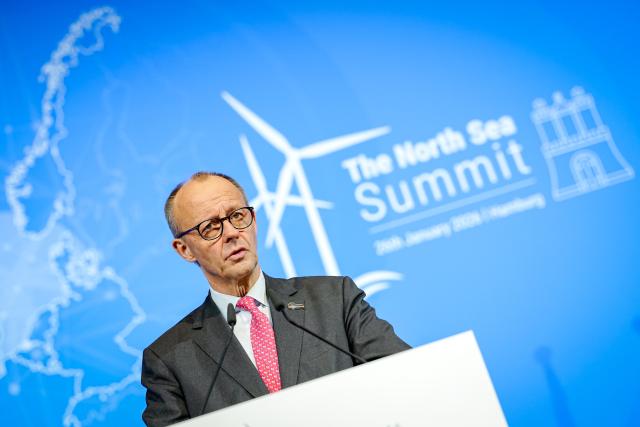 26 January 2026, Hamburg: German Chancellor Friedrich Merz delivers an opening statement at at the summit of the North Sea states in Hamburg. Photo: Kay Nietfeld/dpa