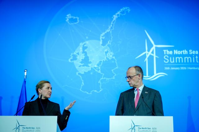 26 January 2026, Hamburg: Mette Frederiksen, Prime Minister of Denmark, and German Chancellor Friedrich Merz hold a press conference at the summit of the North Sea states in Hamburg. Photo: Kay Nietfeld/dpa