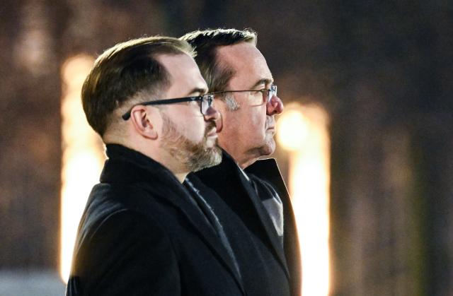 26 January 2026, Berlin: Boris Pistorius (R), Germany's Defence Minister, welcomes his Lithuanian counterpart Robertas Kaunas with military honours. Photo: Britta Pedersen/dpa