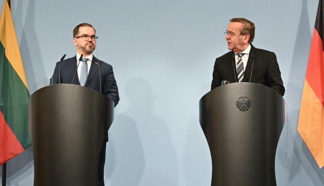 26 January 2026, Berlin: German Minister of Defense Boris Pistorius (R) and Lithuanian Minister of Defense Robertas Kaunas hold a joint press conference following their meeting in Berlin. Photo: Britta Pedersen/dpa