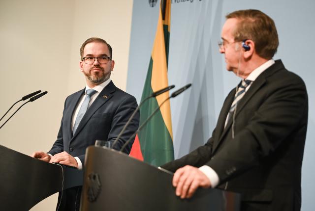 26 January 2026, Berlin: German Minister of Defense Boris Pistorius (R) and Lithuanian Minister of Defense Robertas Kaunas hold a joint press conference following their meeting in Berlin. Photo: Britta Pedersen/dpa