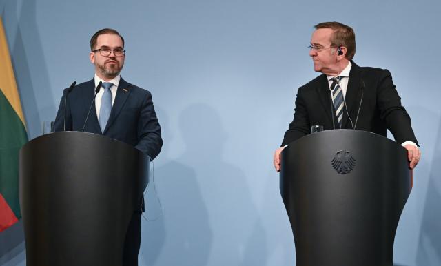 26 January 2026, Berlin: German Minister of Defense Boris Pistorius (R) and Lithuanian Minister of Defense Robertas Kaunas hold a joint press conference following their meeting in Berlin. Photo: Britta Pedersen/dpa