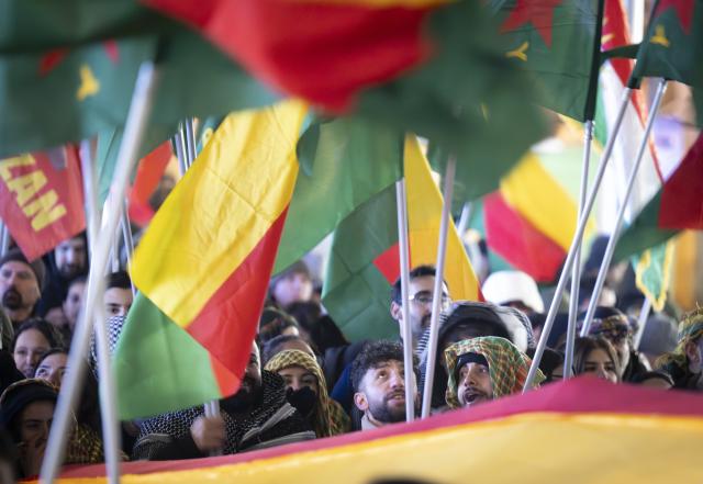 26 January 2026, Hesse, Frankfurt/Main: Kurds protest against the Syrian government and the Turkish government during a demonstration march in the city center. Photo: Boris Roessler/dpa