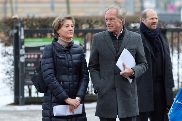 27 January 2026, Hamburg: Christina Block (R), German restaurateur and entrepreneur, and Gerhard Delling (L), former TV presenter and sports journalist, attend the trial for alleged child abduction at Hamburg District Court. On New Year's Eve 2023/24, two children of Block were taken from Denmark to Germany. The trial for the alleged abduction is taking place at Hamburg District Court, including against Block. Photo: Georg Wendt/dpa