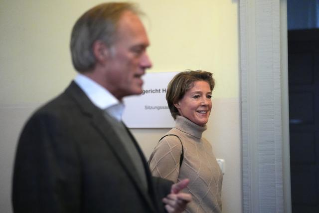 27 January 2026, Hamburg: Christina Block (R), German restaurateur and entrepreneur, and Gerhard Delling (L), former TV presenter and sports journalist, attend the trial for alleged child abduction at Hamburg District Court. On New Year's Eve 2023/24, two children of Block were taken from Denmark to Germany. The trial for the alleged abduction is taking place at Hamburg District Court, including against Block. Photo: Marcus Brandt/dpa