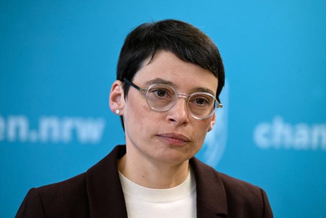 27 January 2026, North Rhine-Westphalia, Duesseldorf: Josefine Paul, Minister for Integration in North Rhine-Westphalia, speaks during a statement to announce her resignation from the ministry. Photo: Roberto Pfeil/dpa