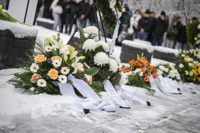 27 January 2026, Mecklenburg-Western Pomerania, Woebbelin: A wreath is laid at the Woebbelin memorial site, on Remembrance Day of the victims of National Socialism. The day is titled "Remember, mourn, awaken". Photo: Philip Dulian/dpa