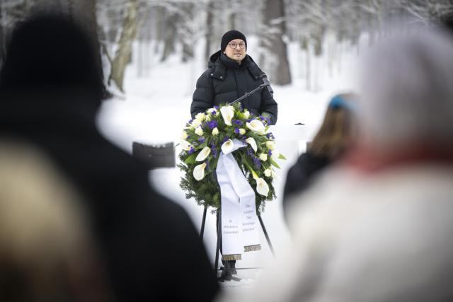 27 January 2026, Mecklenburg-Western Pomerania, Woebbelin: Stefan Sternberg, District Administrator of the Ludwigslust-Parchim district speaks at the Woebbelin memorial site, on Remembrance Day of the victims of National Socialism. The day is titled "Remember, mourn, awaken". Photo: Philip Dulian/dpa